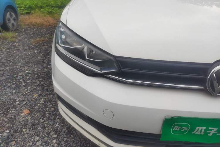 Used Volkswagen Touran 2016 Volkswagen Touran L 280TSI Manual Trend Edition Right Front Headlight