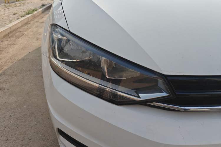 Used Volkswagen Touran 2016 Volkswagen Touran L 280TSI DSG Comfort Edition Right Front Headlight