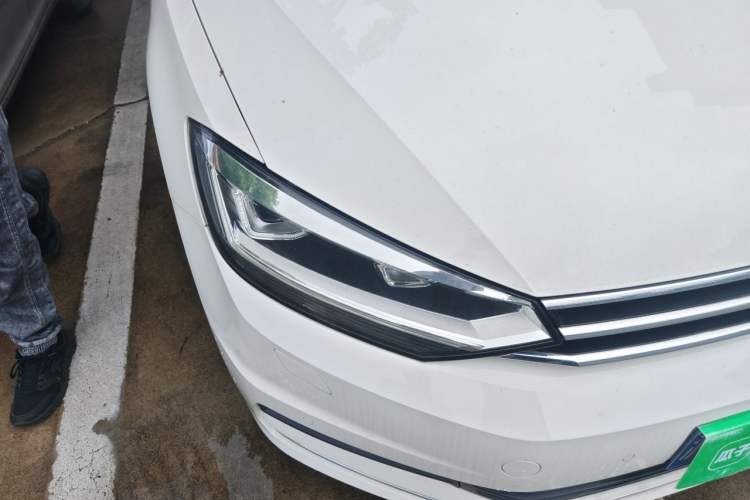 Used Volkswagen Touran 2016 Volkswagen Touran L 280TSI DSG Comfort Edition Right Front Headlight