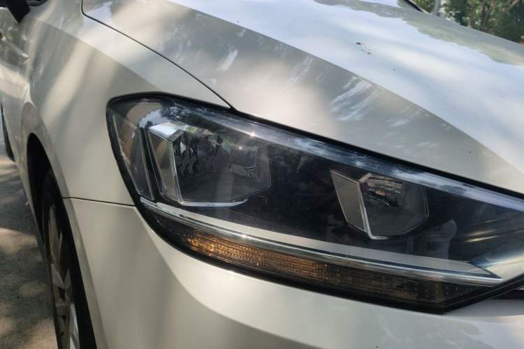 Used Volkswagen Touran 2016 Volkswagen Touran L 280TSI DSG Comfort Edition Right Front Headlight