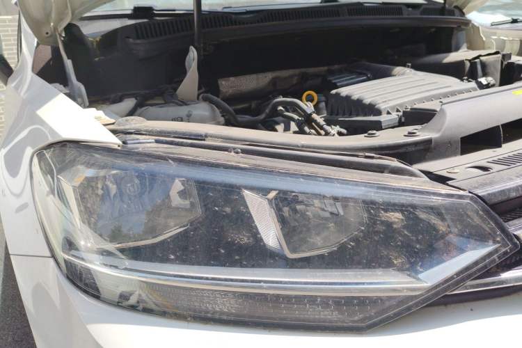 Used Volkswagen Touran 2016 Volkswagen Touran L 280TSI Manual Trend Edition Right Front Headlight