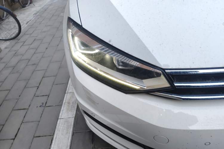 Used Volkswagen Touran 2016 Volkswagen Touran L 280TSI DSG Comfort Edition Right Front Headlight