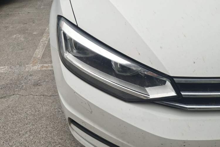 Used Volkswagen Touran 2016 Volkswagen Touran L 280TSI DSG Comfort Edition Right Front Headlight