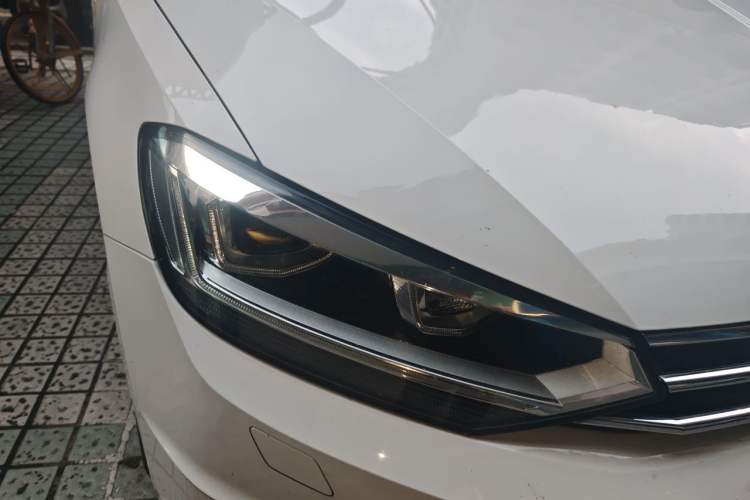 Used Volkswagen Touran 2016 Volkswagen Touran L 280TSI DSG Comfort Edition Right Front Headlight