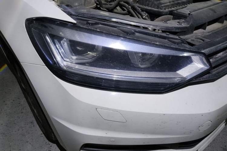 Used Volkswagen Touran 2016 Volkswagen Touran L 280TSI DSG Comfort Edition Right Front Headlight