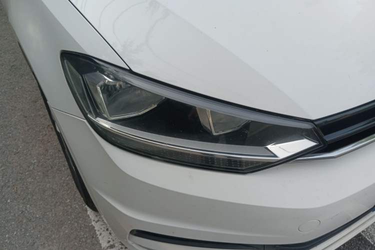 Used Volkswagen Touran 2016 Volkswagen Touran L 280TSI DSG Comfort Edition Right Front Headlight
