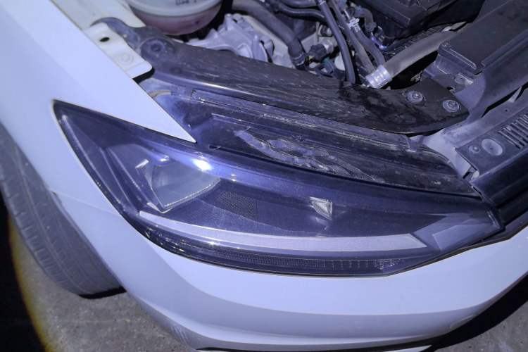 Used Volkswagen Touran 2016 Volkswagen Touran L 280TSI Manual Trend Edition Right Front Headlight