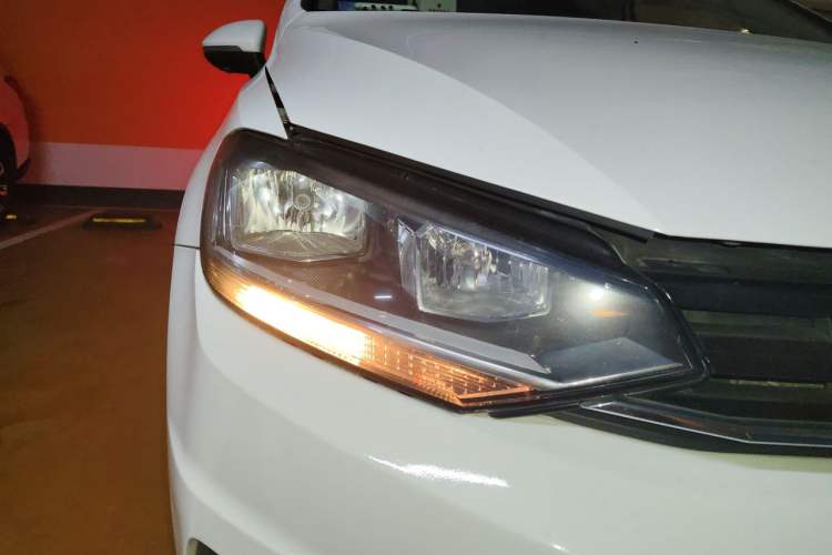 Used Volkswagen Touran 2016 Volkswagen Touran L 280TSI DSG Comfort Edition Right Front Headlight