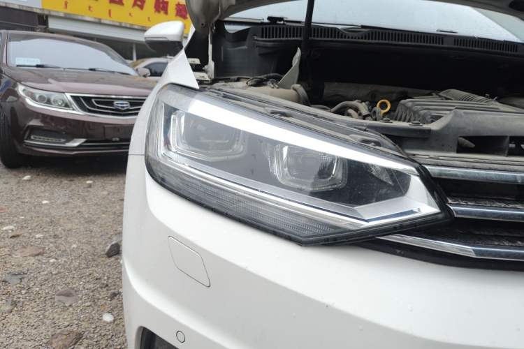 Used Volkswagen Touran 2016 Volkswagen Touran L 280TSI DSG Comfort Edition Right Front Headlight