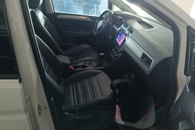 Used Volkswagen Touran 2016 Volkswagen Touran L 280TSI DSG Comfort Edition Right Front Seat