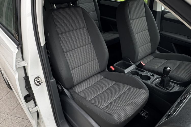 Used Volkswagen Touran 2016 Volkswagen Touran L 280TSI Manual Trend Edition Right Front Seat
