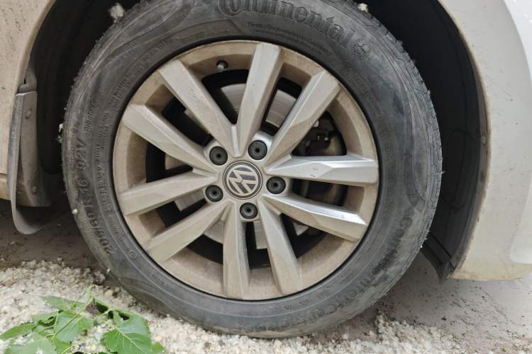Used Volkswagen Touran 2016 Volkswagen Touran L 280TSI DSG Comfort Edition Right Front Wheel Hub