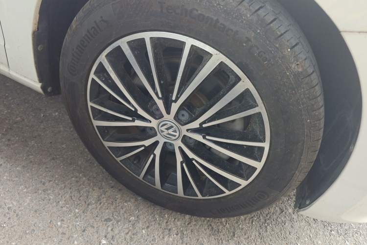 Used Volkswagen Touran 2016 Volkswagen Touran L 280TSI DSG Luxury Edition Right Front Wheel Hub