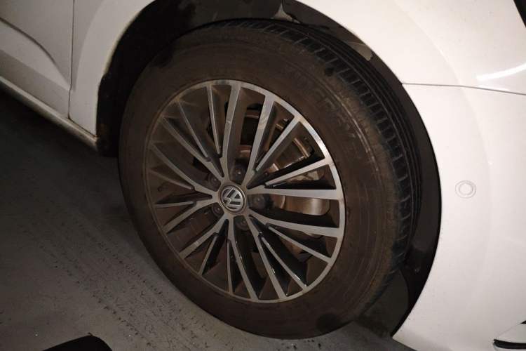 Used Volkswagen Touran 2016 Volkswagen Touran L 280TSI DSG Luxury Edition Right Front Wheel Hub