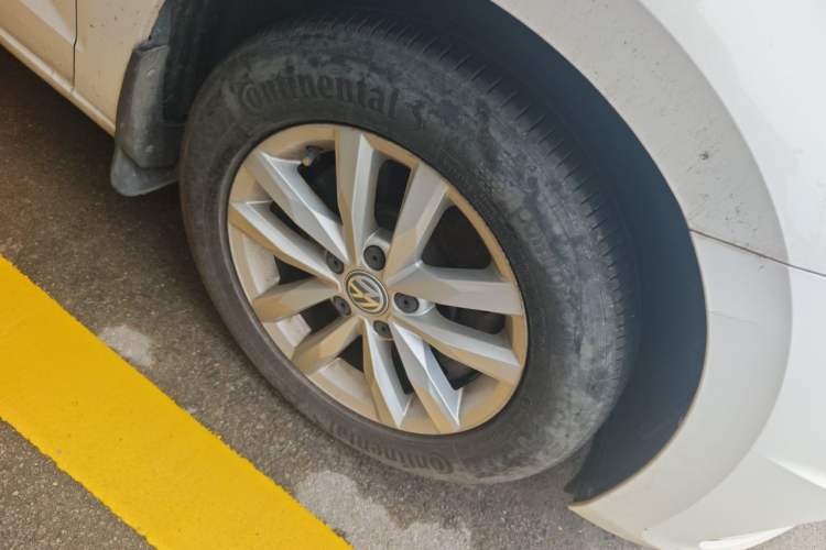 Used Volkswagen Touran 2016 Volkswagen Touran L 280TSI DSG Comfort Edition Right Front Wheel Hub