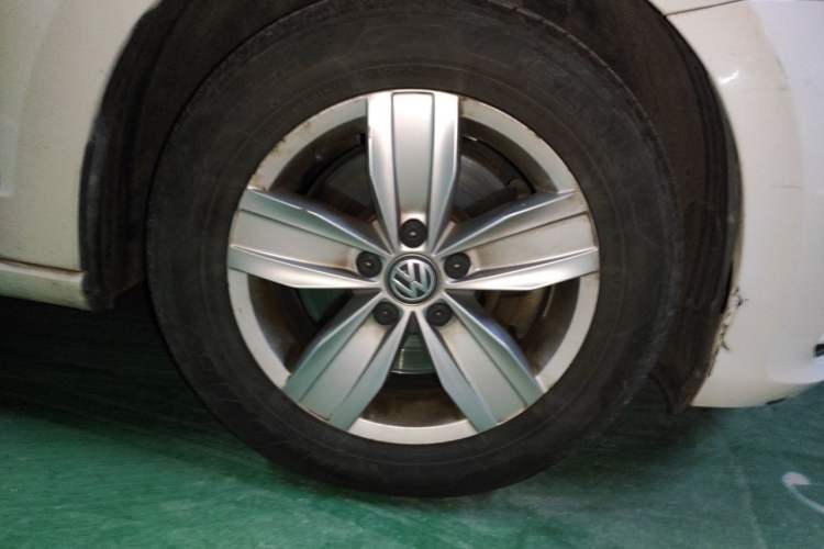 Used Volkswagen Touran 2016 Touran L 280TSI DSG Style Edition Right Front Wheel Hub