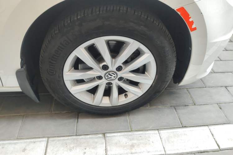 Used Volkswagen Touran 2016 Volkswagen Touran L 280TSI DSG Comfort Edition Right Front Wheel Hub