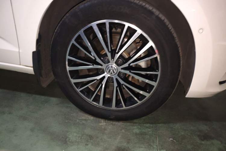 Used Volkswagen Touran 2016 Volkswagen Touran L 280TSI DSG Luxury Edition Right Front Wheel Hub