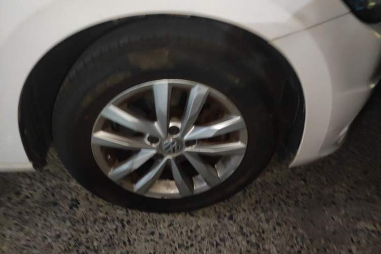 Used Volkswagen Touran 2016 Volkswagen Touran L 280TSI DSG Comfort Edition Right Front Wheel Hub