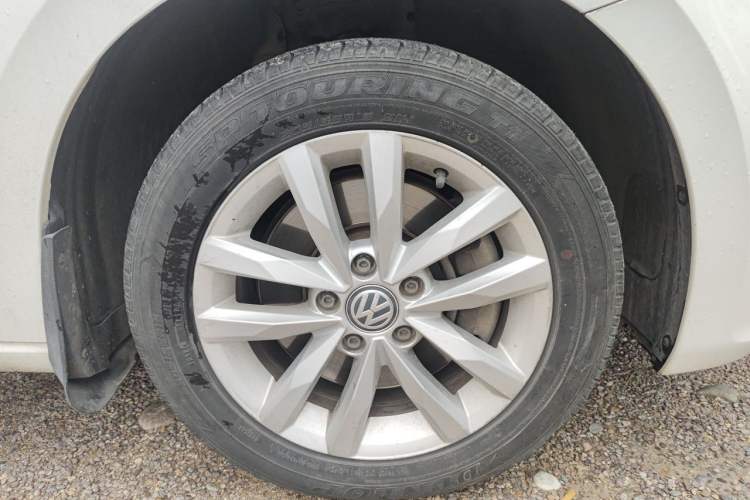 Used Volkswagen Touran 2016 Volkswagen Touran L 280TSI DSG Comfort Edition Right Front Wheel Hub