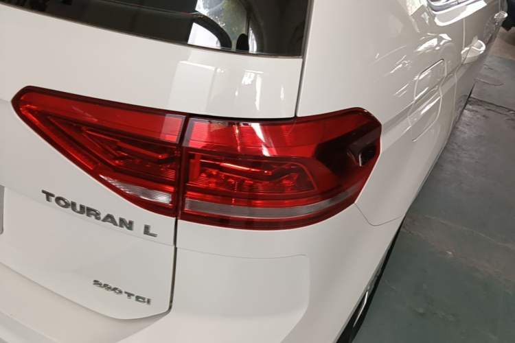 Used Volkswagen Touran 2016 Volkswagen Touran L 280TSI DSG Comfort Edition Right Rear Taillight