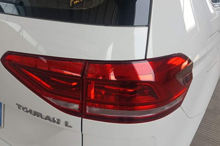 Used Volkswagen Touran 2016 Volkswagen Touran L 280TSI DSG Comfort Edition Right Rear Taillight