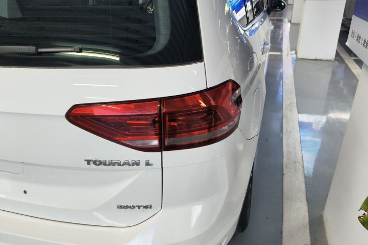 Used Volkswagen Touran 2016 Volkswagen Touran L 280TSI DSG Comfort Edition Right Rear Taillight