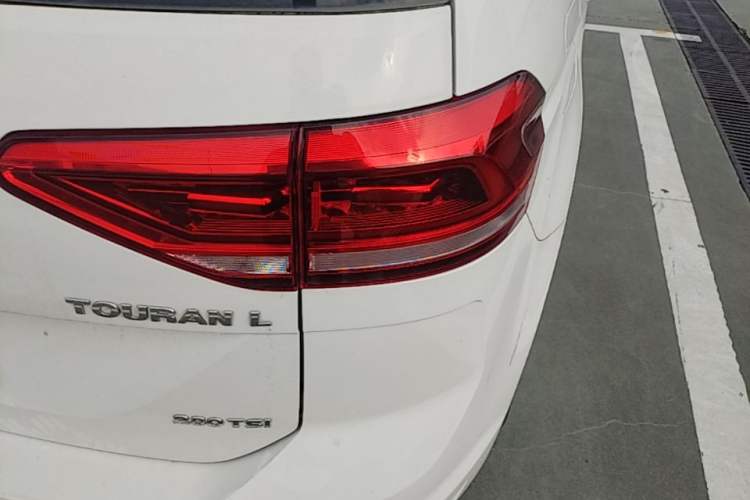 Used Volkswagen Touran 2016 Volkswagen Touran L 280TSI DSG Comfort Edition Right Rear Taillight