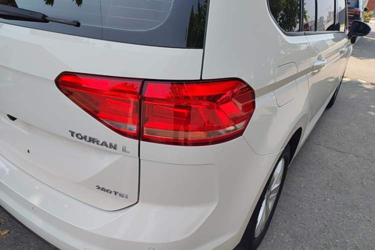 Used Volkswagen Touran 2016 Volkswagen Touran L 280TSI Manual Trend Edition Right Rear Taillight