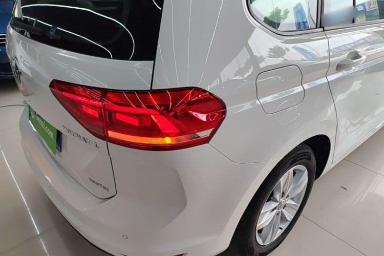 Used Volkswagen Touran 2016 Volkswagen Touran L 280TSI Manual Trend Edition Right Rear Taillight