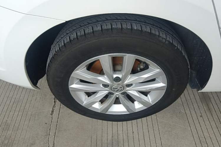 Used Volkswagen Touran 2016 Volkswagen Touran L 280TSI DSG Comfort Edition Right Rear Wheel Hub