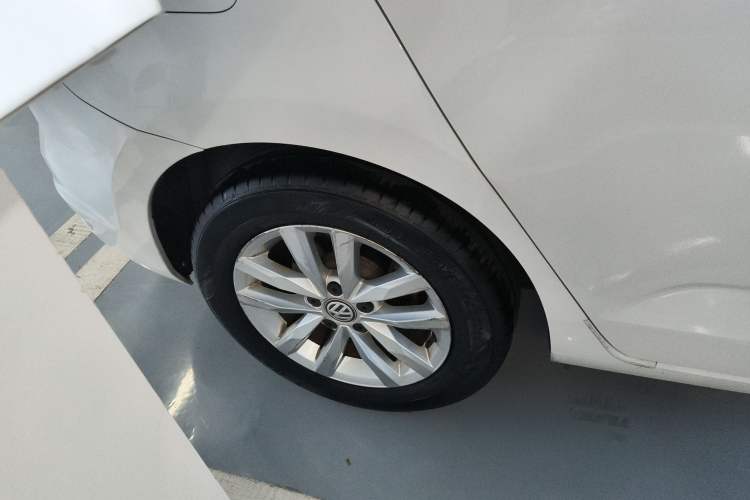 Used Volkswagen Touran 2016 Volkswagen Touran L 280TSI DSG Comfort Edition Right Rear Wheel Hub