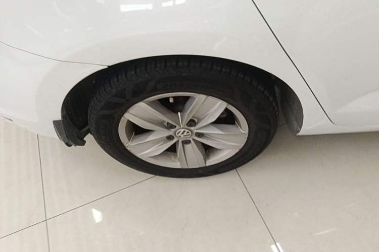 Used Volkswagen Touran 2016 Volkswagen Touran L 280TSI Manual Trend Edition Right Rear Wheel Hub