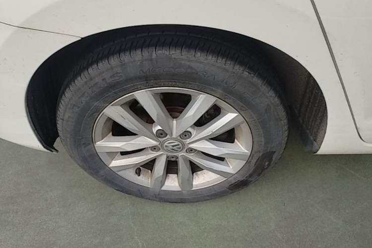 Used Volkswagen Touran 2016 Volkswagen Touran L 280TSI DSG Comfort Edition Right Rear Wheel Hub