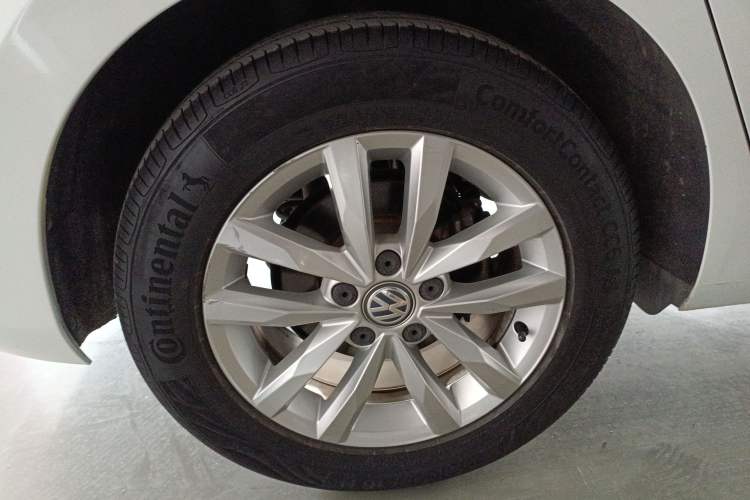 Used Volkswagen Touran 2016 Volkswagen Touran L 280TSI DSG Comfort Edition Right Rear Wheel Hub