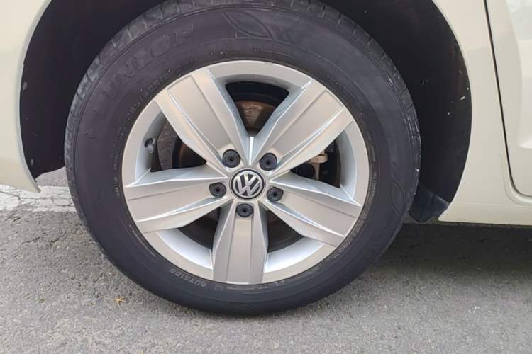 Used Volkswagen Touran 2016 Volkswagen Touran L 280TSI Manual Trend Edition Right Rear Wheel Hub