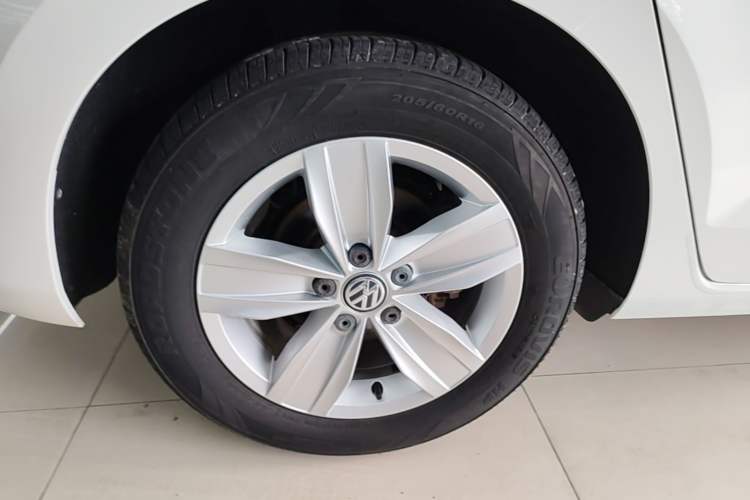 Used Volkswagen Touran 2016 Volkswagen Touran L 280TSI Manual Trend Edition Right Rear Wheel Hub