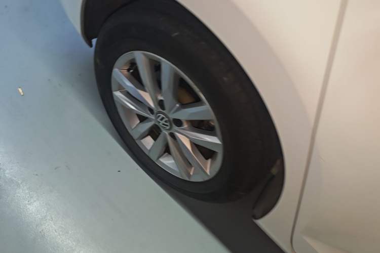 Used Volkswagen Touran 2016 Volkswagen Touran L 280TSI DSG Comfort Edition Right Rear Wheel Hub