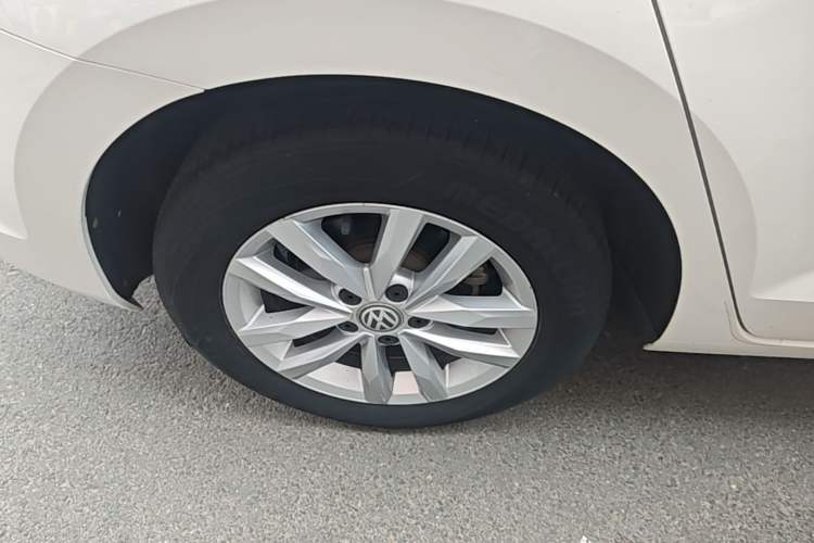 Used Volkswagen Touran 2016 Volkswagen Touran L 280TSI DSG Comfort Edition Right Rear Wheel Hub