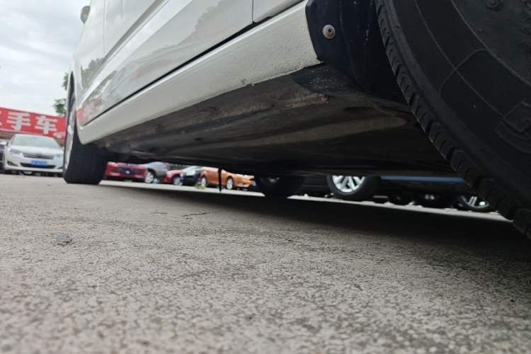 Used Volkswagen Touran 2016 Volkswagen Touran L 280TSI DSG Comfort Edition Right Side Sill