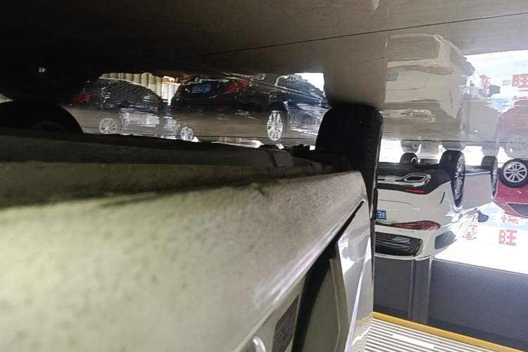 Used Volkswagen Touran 2016 Volkswagen Touran L 280TSI Manual Trend Edition Right Side Sill
