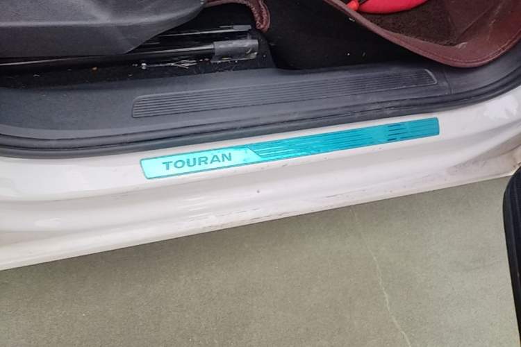 Used Volkswagen Touran 2016 Volkswagen Touran L 280TSI DSG Comfort Edition Right Side Sill