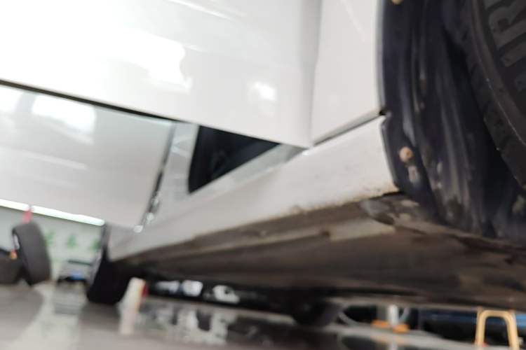 Used Volkswagen Touran 2016 Volkswagen Touran L 280TSI Manual Trend Edition Right Side Sill