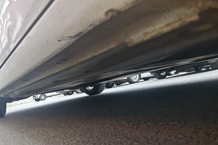Used Volkswagen Touran 2016 Volkswagen Touran L 280TSI DSG Comfort Edition Right Side Sill