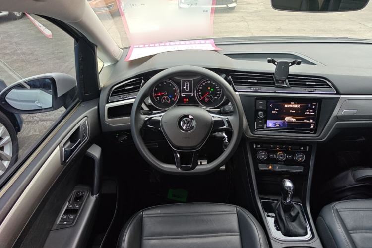 Used Volkswagen Touran 2016 Volkswagen Touran L 280TSI DSG Comfort Edition Steering Wheel