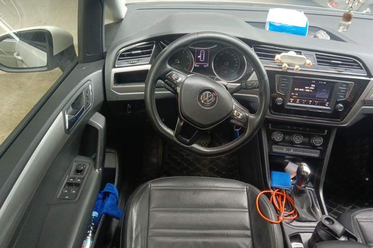 Used Volkswagen Touran 2016 Volkswagen Touran L 280TSI DSG Comfort Edition Steering Wheel