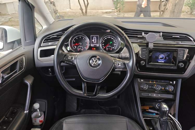 Used Volkswagen Touran 2016 Volkswagen Touran L 280TSI DSG Comfort Edition Steering Wheel