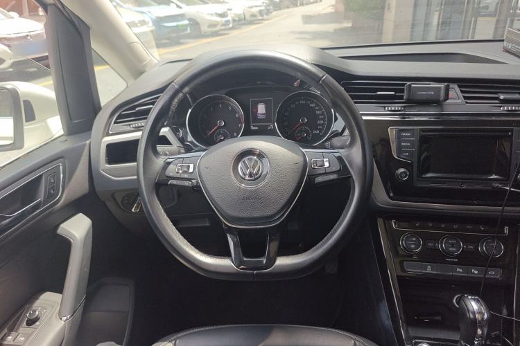 Used Volkswagen Touran 2016 Volkswagen Touran L 280TSI DSG Luxury Edition Steering Wheel