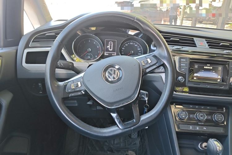Used Volkswagen Touran 2016 Volkswagen Touran L 280TSI DSG Comfort Edition Steering Wheel