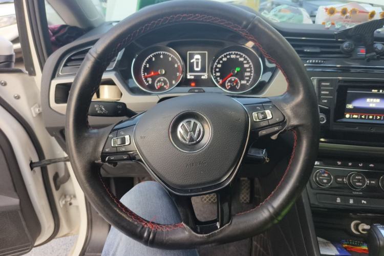 Used Volkswagen Touran 2016 Volkswagen Touran L 280TSI DSG Comfort Edition Steering Wheel